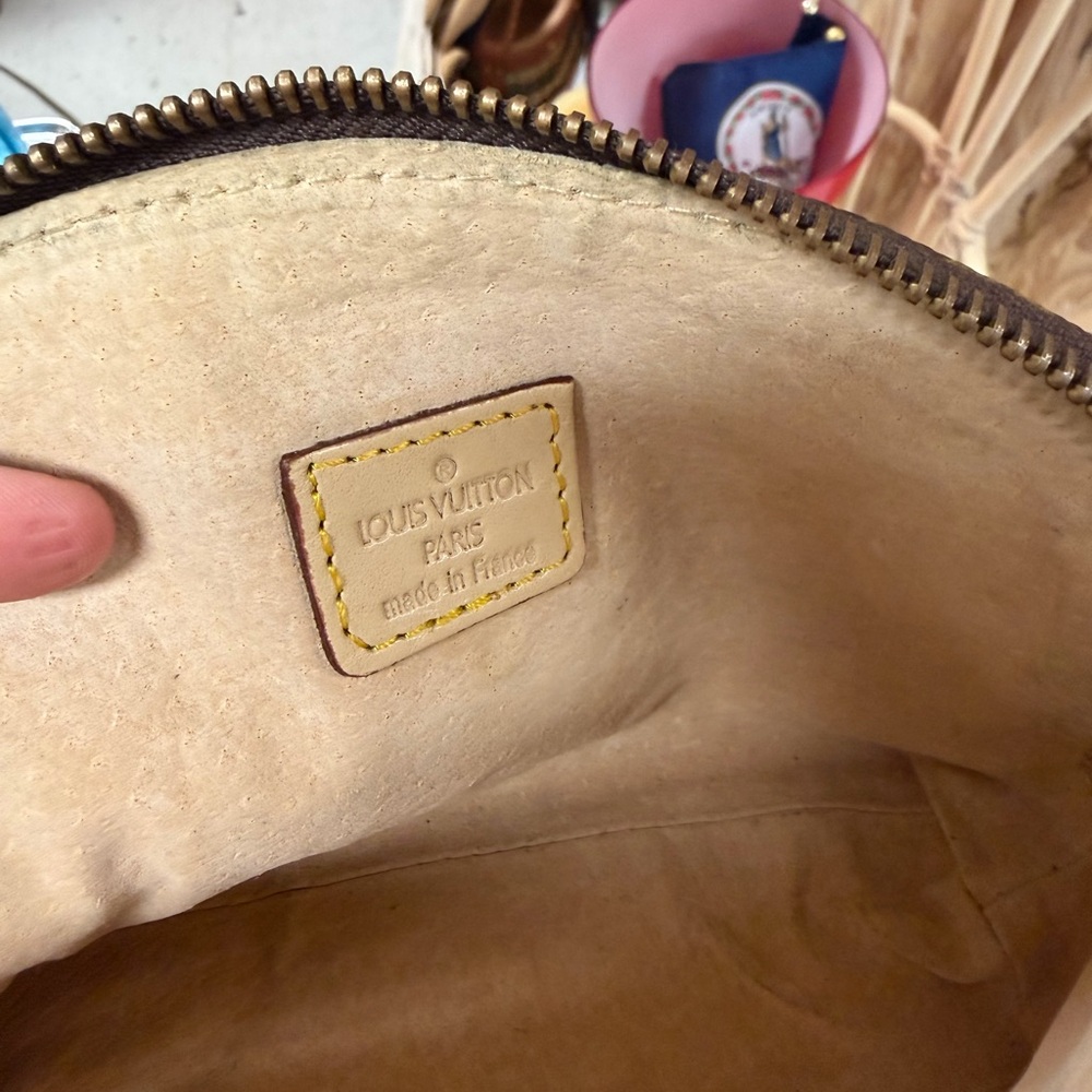Louis Vuitton Monogram Cosmetic Pouch (Pochette Cosmetique) - Picture 7 of 9